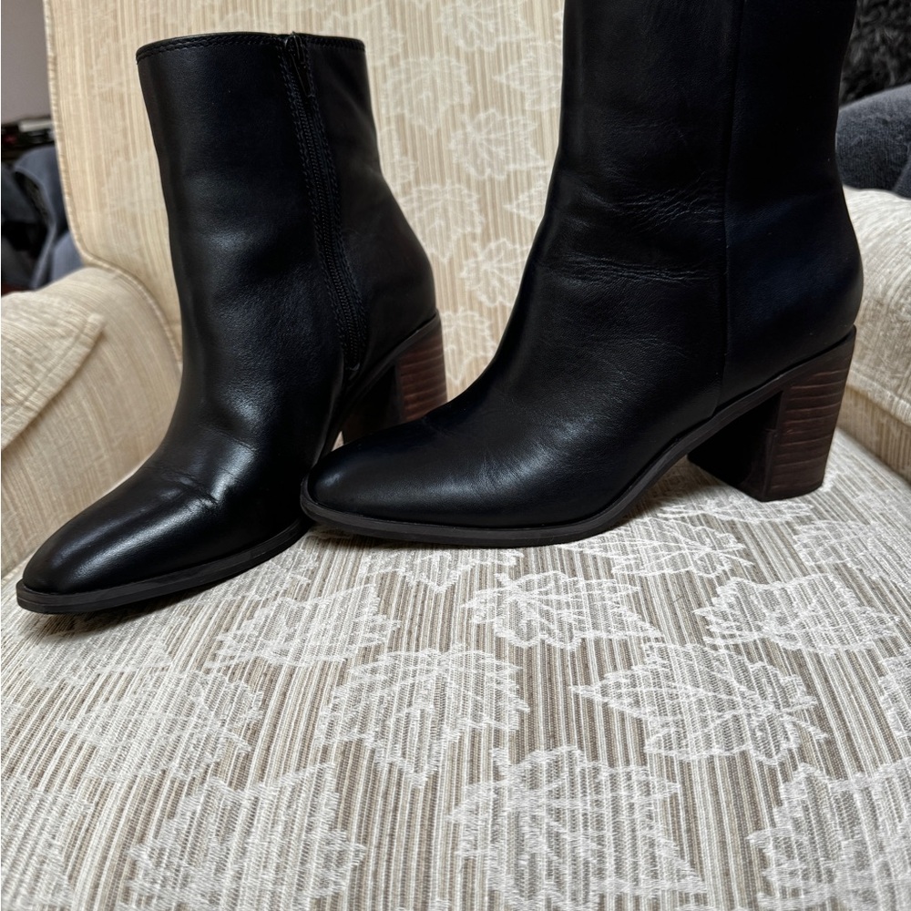 LUCKY BRAND Sz 9 LOW BOOTS zip side EXC like new cond. worn once ! Make … - Picture 7 of 8